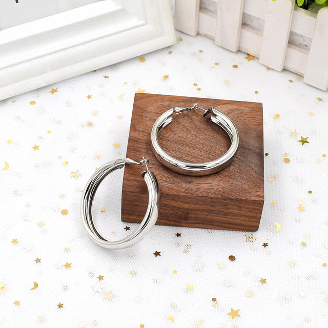 HUANZHI 2019 New Minimalist Gold Metal Large Circle Geometric Round Big Hoop Earrings for Women Girl Wedding Party Jewelry