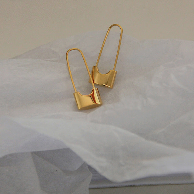 Peri'sBox Thick Link U Shape Geometric Earrings Brass Gold Drop Earrings for Women Chic Stylish Earrings Celebrity Jewelry