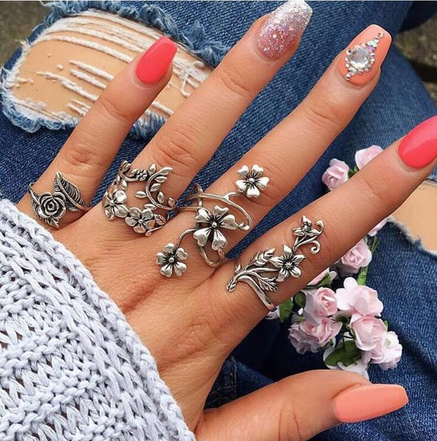 Tocona 4pcs/set Antique Silver Color Vintage Bohemia Ring Set Rose Flower Rings for Women Charm Bohemia Floral Knuckle Ring 6047