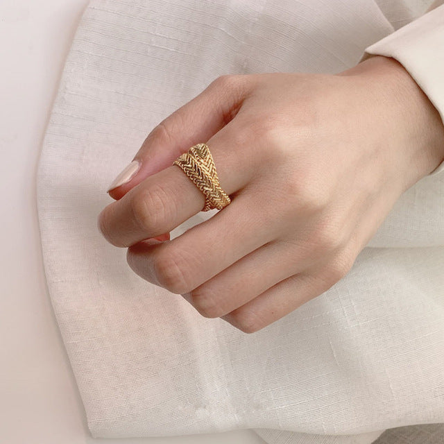 AOMU 1PC 2020 Fashion Golden Metal Rings for Women Geometric Cross Twist Minimalist Ring Party Jewelry Gifts