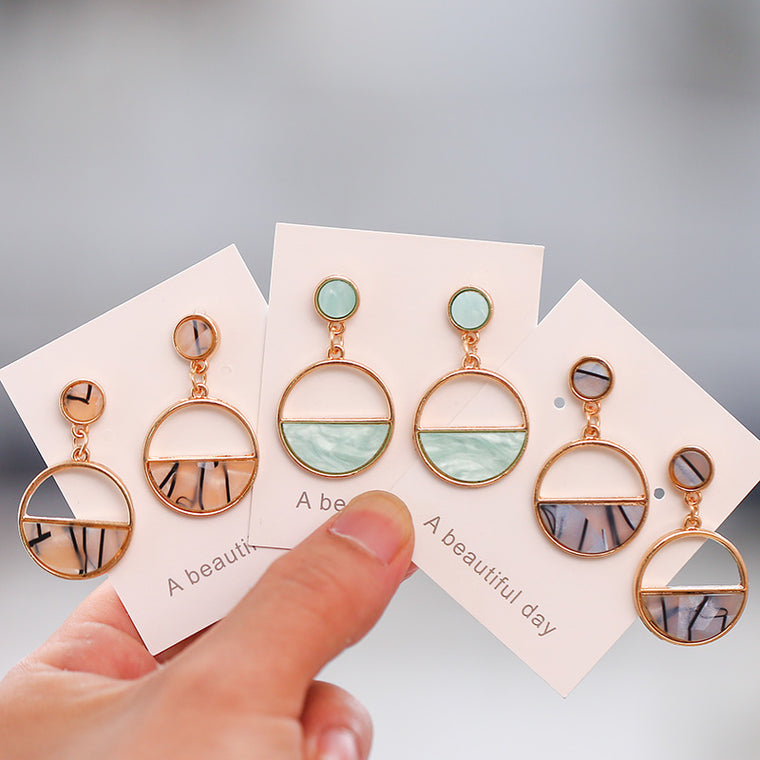 2019 New Women's Earrings Color Metal Simple Charm Hollow Geometric Pendant Earrings Suitable For Winter Jewelry Lover Gift