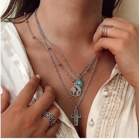 World Map Necklace Globetrotter Gold Map Pendant World Choker Map Crescent Moon Necklaces&Pendants Dainty Pendants For Women